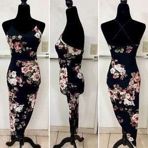 🌺🖤Black floral dress with high side slit!🖤🌺